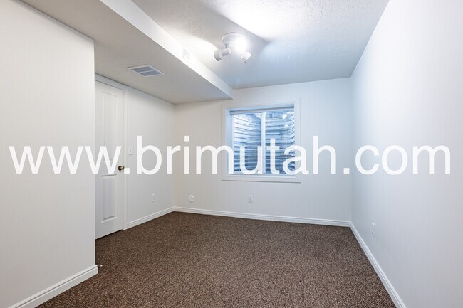 Building Photo - 1147 E Garfield Ave