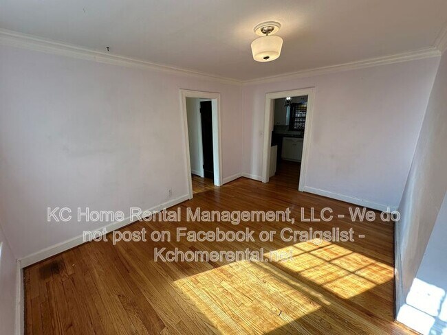 Building Photo - 207 W 51 Terrace