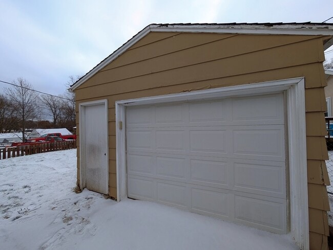 Building Photo - 1302 W Robinson St