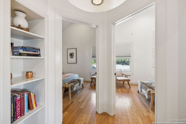 Building Photo - HISTORIC CHARM IN KING WILLIAM