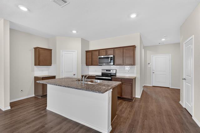Building Photo - 2109 Muscovy St