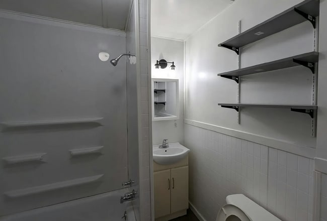 Building Photo - ?? Affordable 1BR/1BA Apartment – Pet Friendly with Shared Yard
