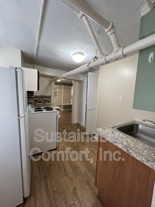 Building Photo - 827 Pleasant St