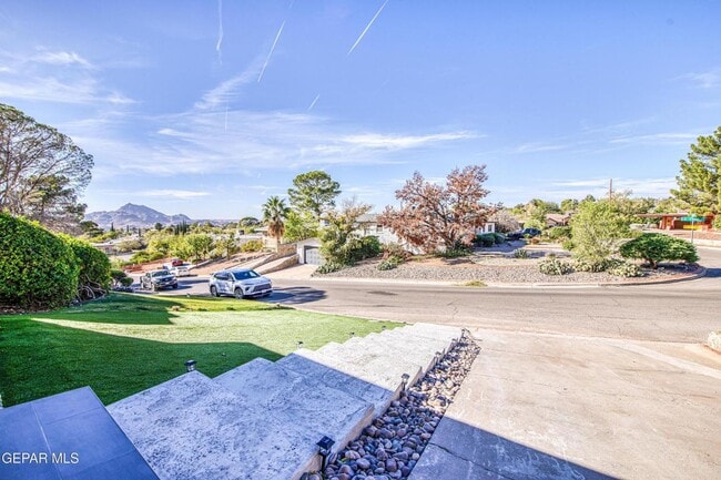 Building Photo - 1210 La Cruz Dr