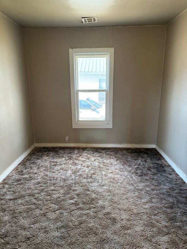 Building Photo - 308 W 10th St