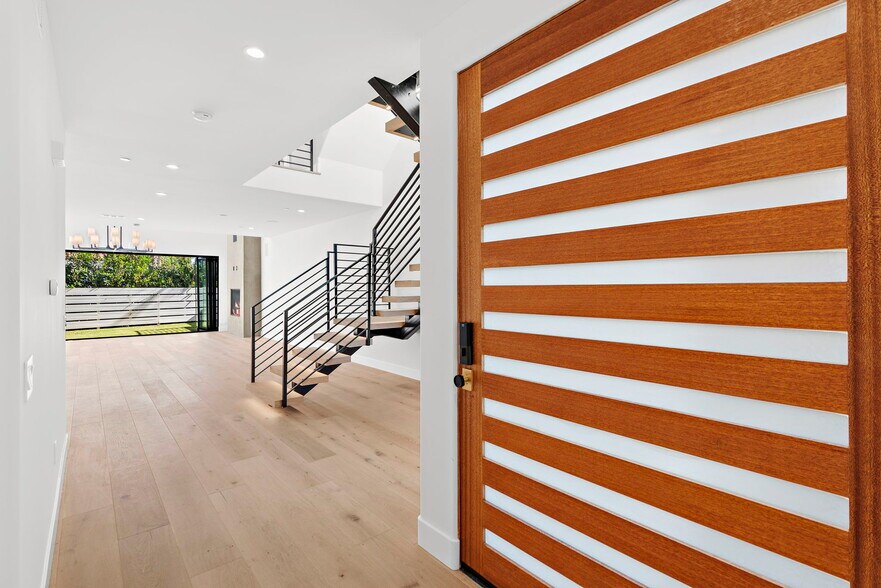 Building Photo - 207 W Avenida San Antonio