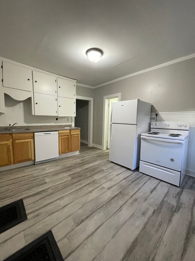 Building Photo - 909 Merchant St