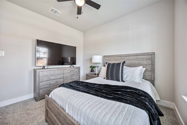 Building Photo - 6923 California Black Oak Dr