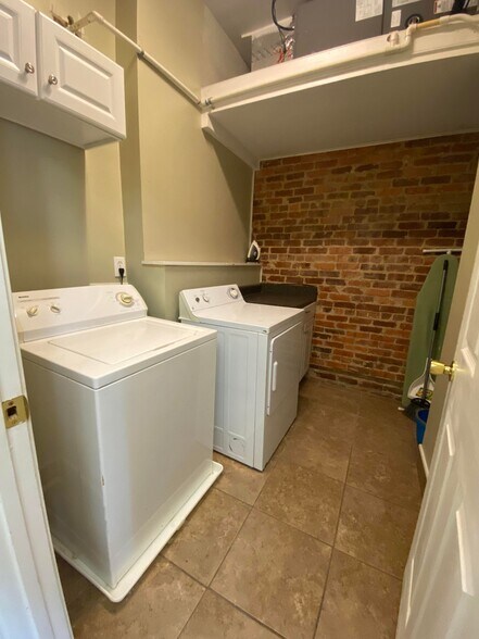 Building Photo - 11 Pickens St NW