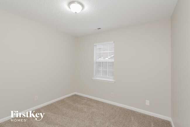 Building Photo - 6202 Suntrace Way