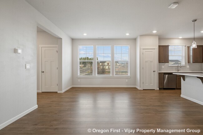 Building Photo - 3662 SE 67th Ave