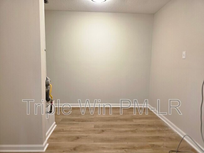 Building Photo - 5505 Crescent Dr