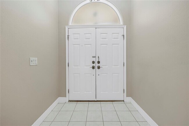 Building Photo - 4832 Queen Palm Terrace NE