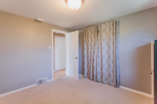 Building Photo - New Finishes in this Home on a Large Lot with Covered Parking and AIR CONDITIONING! MOVE IN READY!