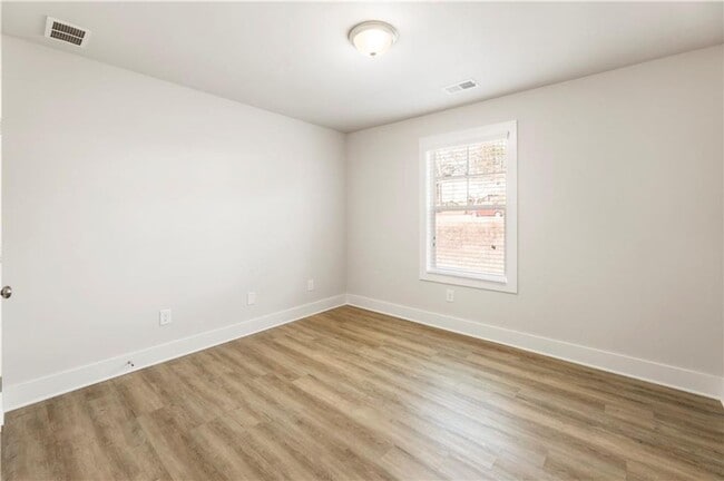 Building Photo - 3 bedroom/2.5 bath Like New in Forsyth Cou...