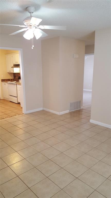 Building Photo - 831 Russell Cir