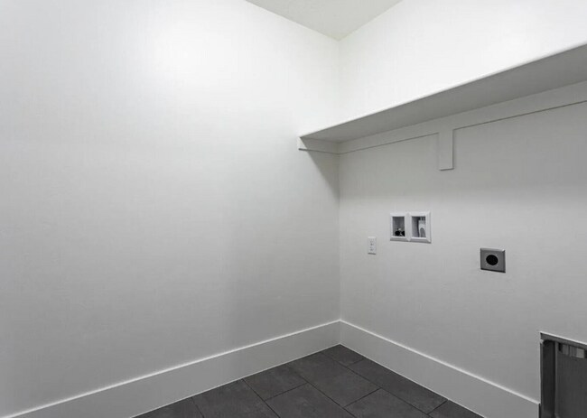 Building Photo - Stunning 3 Bedroom, 2.5 Bathroom in Beautiful Desert Color Community