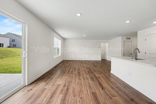 Building Photo - 368 W 18th St