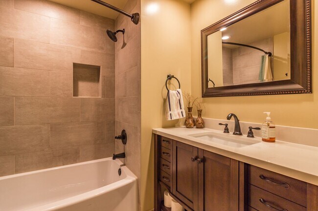 Building Photo - Beautiful 4 Bed 3.5 Bath On Cul De Sac In ...