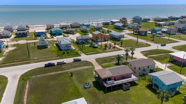 Building Photo - 610 Surf Dr