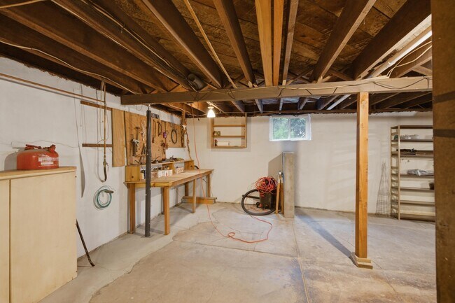 Building Photo - 303 Westwood Ave