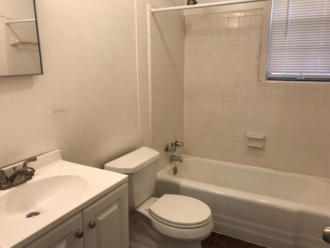 Building Photo - 516 E Charles St