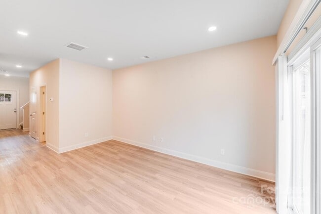 Building Photo - 645 Brookwood St