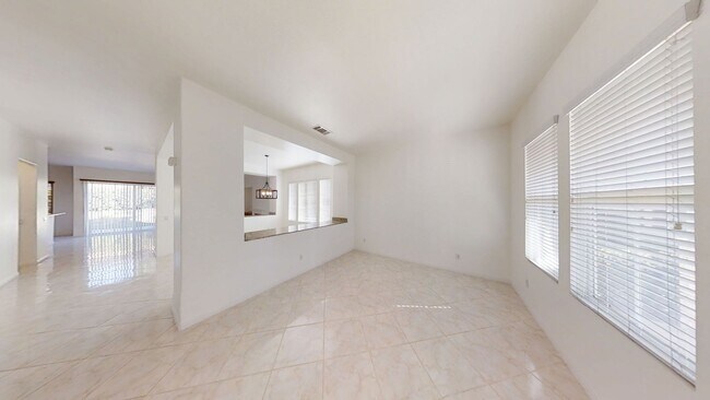 Building Photo - Beautiful 5 bedroom 3 bathroom home in Yucaipa