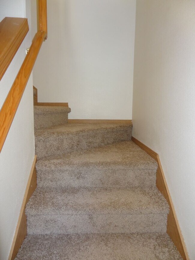 Building Photo - Sulbri04-102/104/106 Rice LN