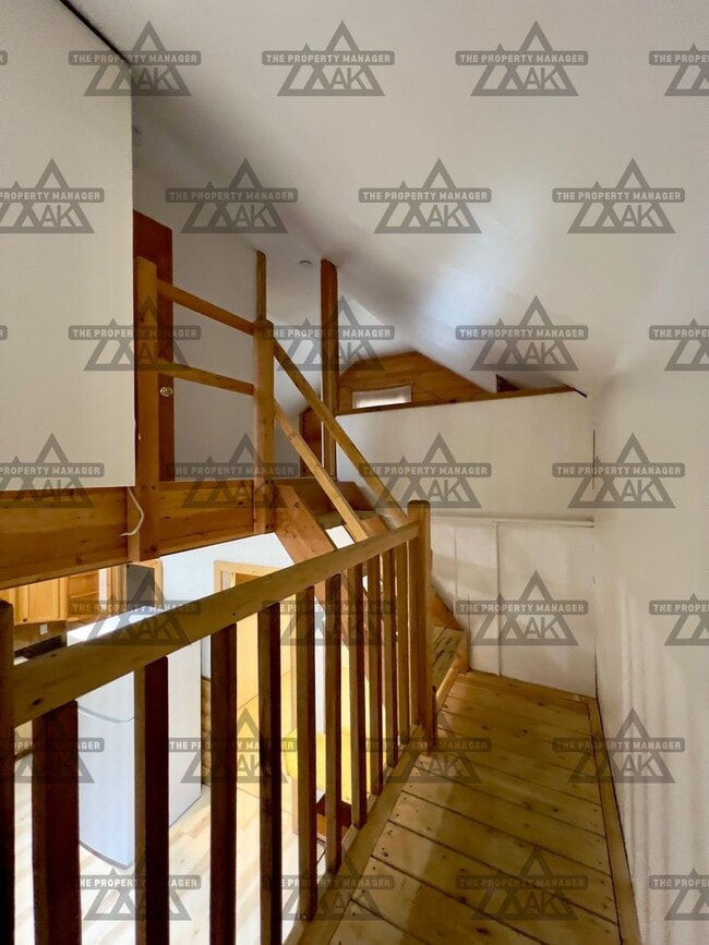 Building Photo - Cozy 1-Bedroom Loft Home with Office & Covered Deck/Sorry no pets