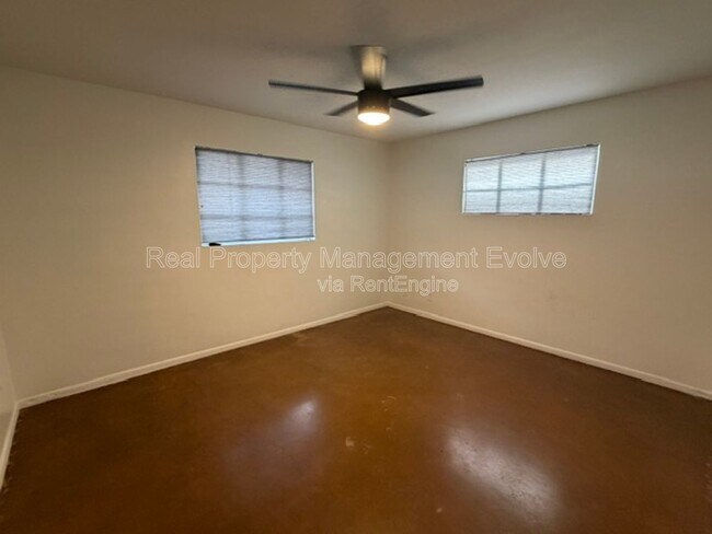 Building Photo - 2246 W Mulberry Dr