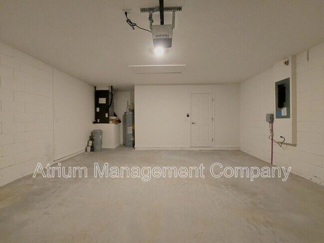 Building Photo - 1234 Cascade Dr