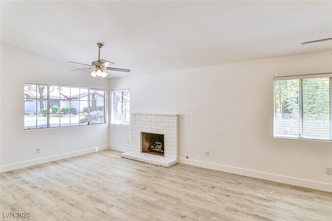 Building Photo - 4413 Live Oak Dr