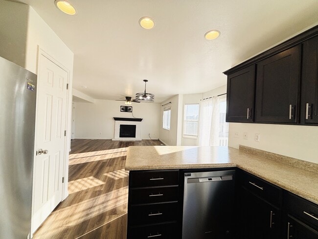 Building Photo - 1094 1825 W