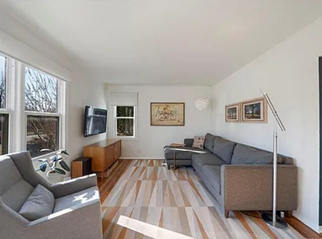 Building Photo - 2 Bed | 1 Bath | Brookside