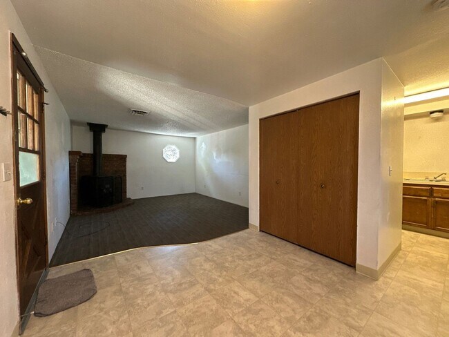 Building Photo - Lincoln Duplex