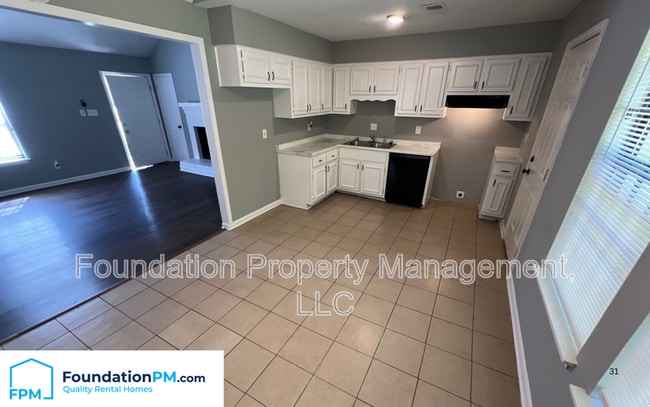 Building Photo - 5138 Chantilly Dr