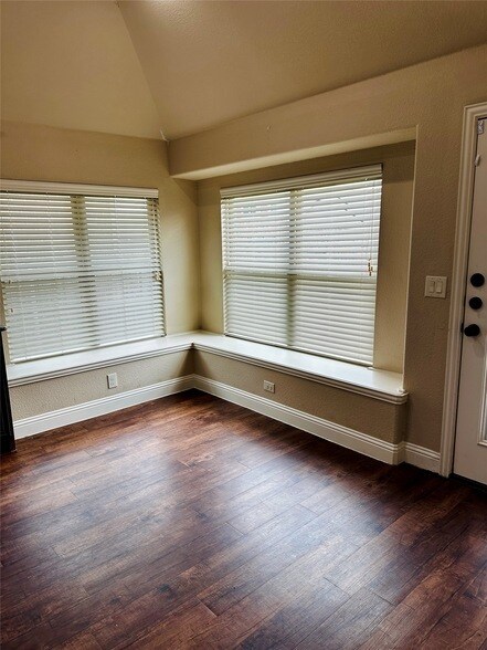 Building Photo - 3011 Winecup Ct