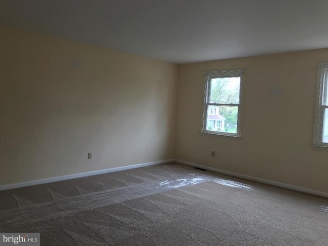 Building Photo - 2 Corwen Terrace W