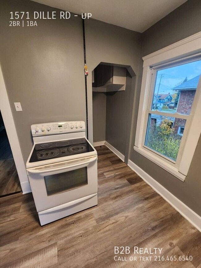 Building Photo - 1571 Dille Rd