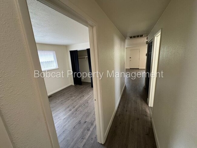 Building Photo - 2523 Baker Dr