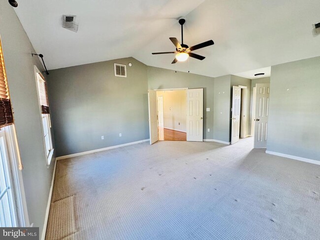 Building Photo - 28 Scotland Cir