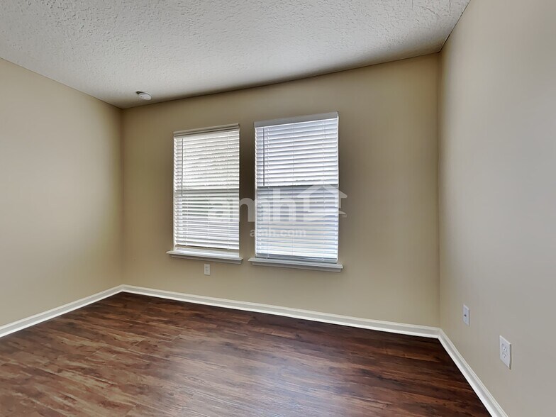 Building Photo - 2859 Pebblewood Ln