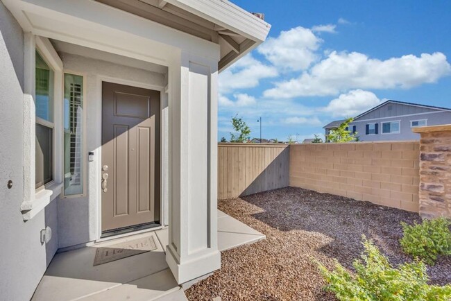 Building Photo - Immaculate Rocklin home with separate suite