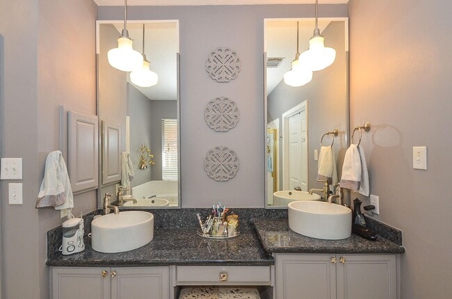 Building Photo - 12306 S Shadow Cove Dr