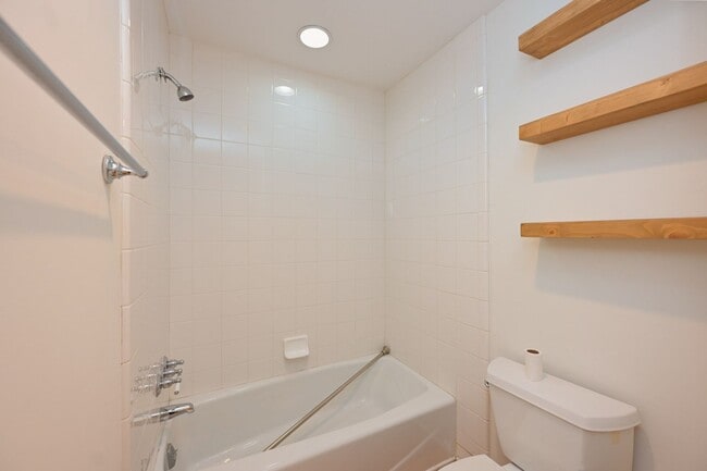 Building Photo - **PERFECTLY SITUATED TOWNHOME IN GREEN HIL...