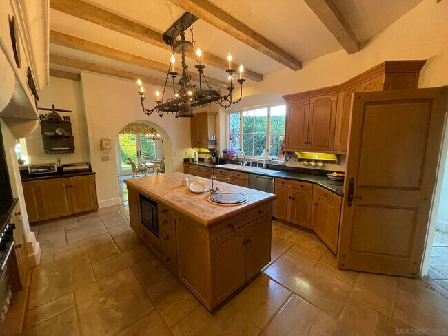 Building Photo - 6692 La Jolla Scenic S Dr