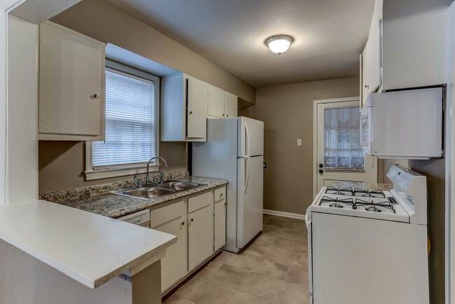 Building Photo - Newly renovated / Law enforcement discount