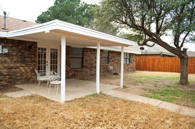 Building Photo - 5110 San Antonio Ave