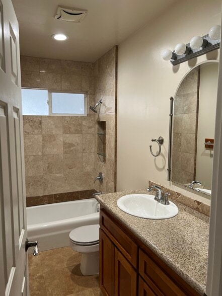 Building Photo - 1046 W 187th Pl